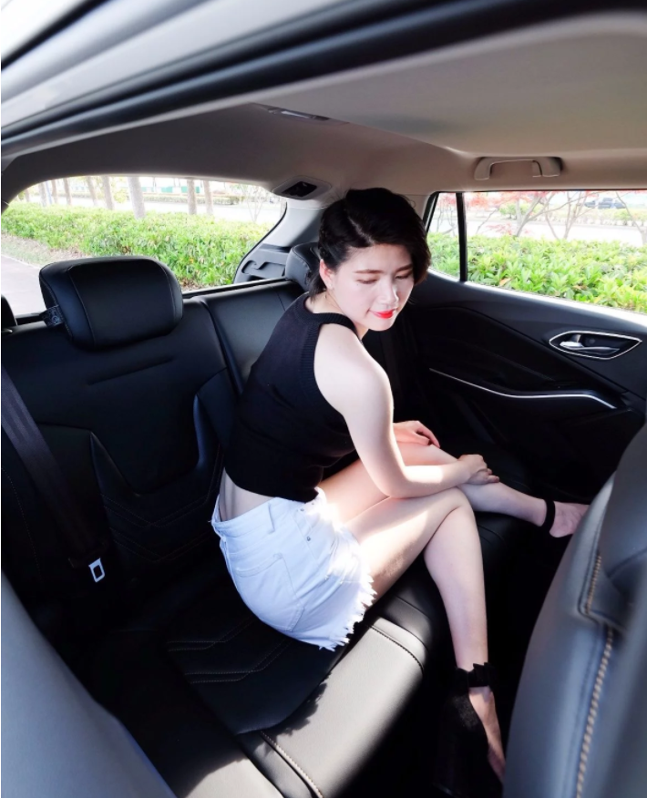 媳婦當車模