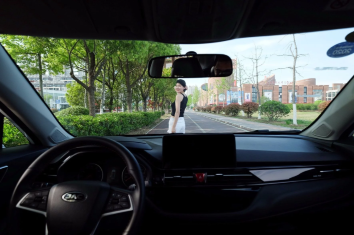 媳婦當車模