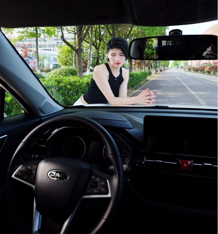 媳婦當車模