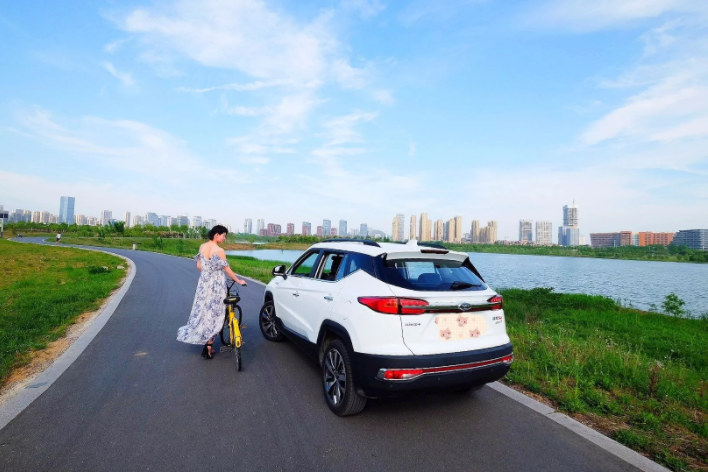 媳婦當車模