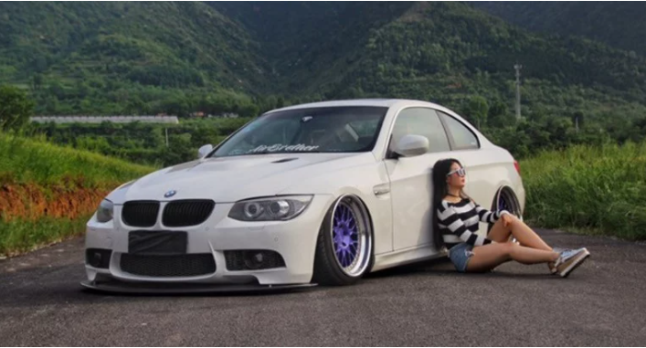 美女車膜