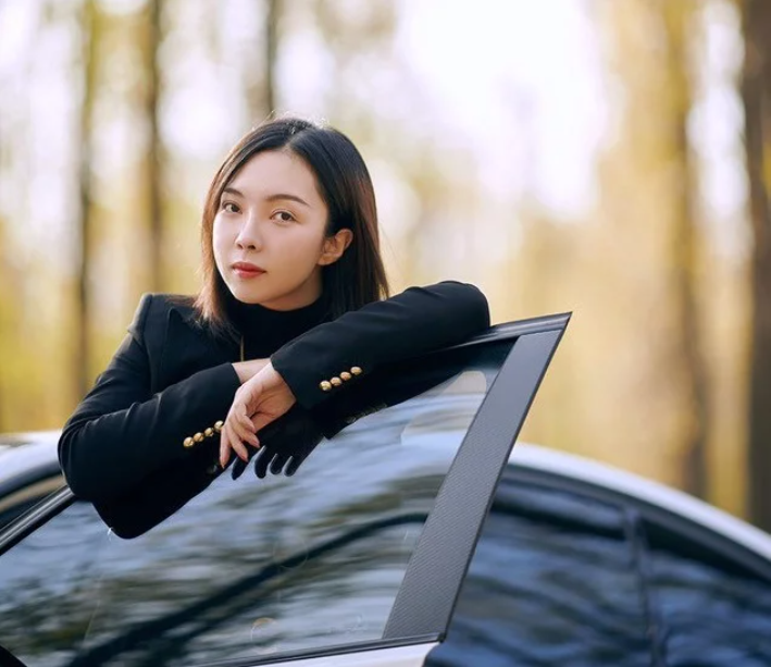 媳婦當(dāng)車模
